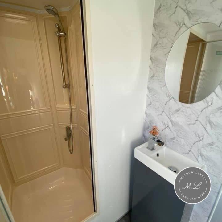 Meadow Lakes 22 - Golden Palm, Pet Friendly, Wifi, Bed Linen - Meadow Lakes Caravan & Lodge Hire Skegness Exterior photo