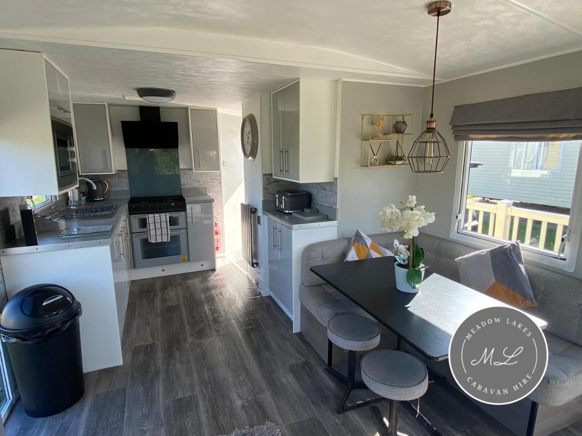 Meadow Lakes 22 - Golden Palm, Pet Friendly, Wifi, Bed Linen - Meadow Lakes Caravan & Lodge Hire Skegness Exterior photo